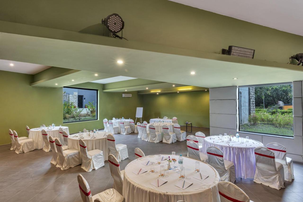 Отель Club Mahindra Corbett Garjia Экстерьер фото
