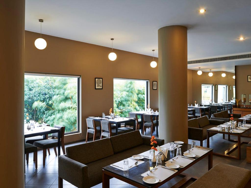 Отель Club Mahindra Corbett Garjia Экстерьер фото