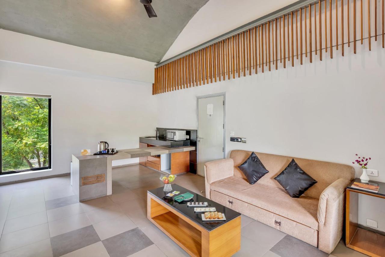 Отель Club Mahindra Corbett Garjia Экстерьер фото